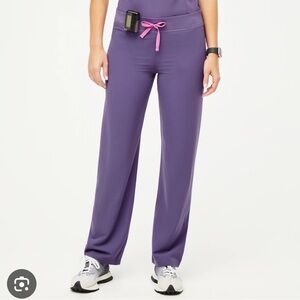 FIGS Livingston pant in the color Amethyst size small